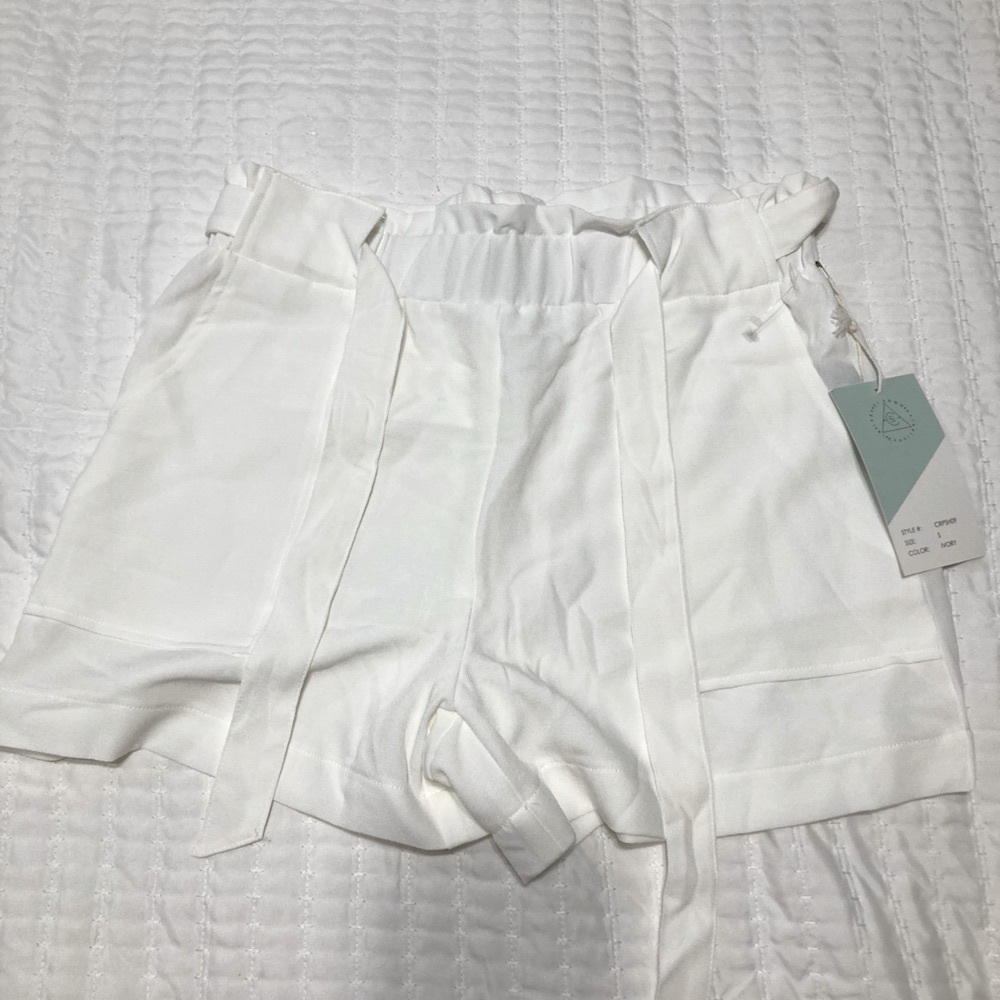 Women’s white tie waist shorts